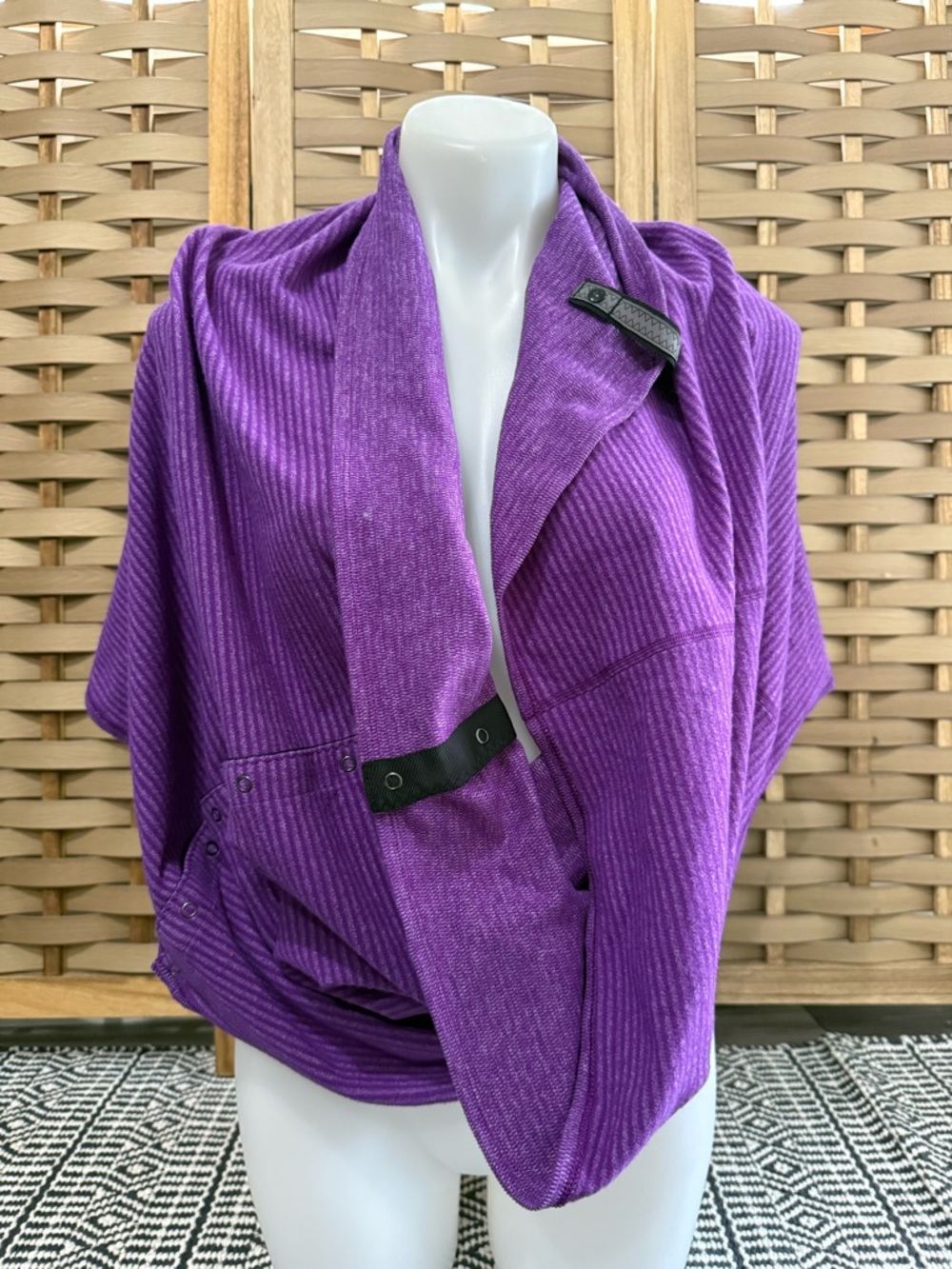 LULULEMON ATHLETICA Reflective Logo Purple Black Striped Snap Infinity Yoga Wrap